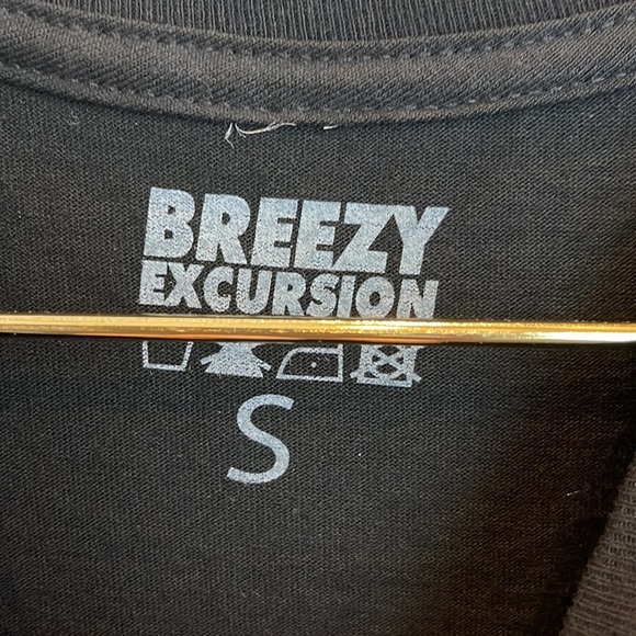 NEW Breezy Excursion BEST SPORT Crew Neck Graphic Tee Size Small - Picture 4 of 5